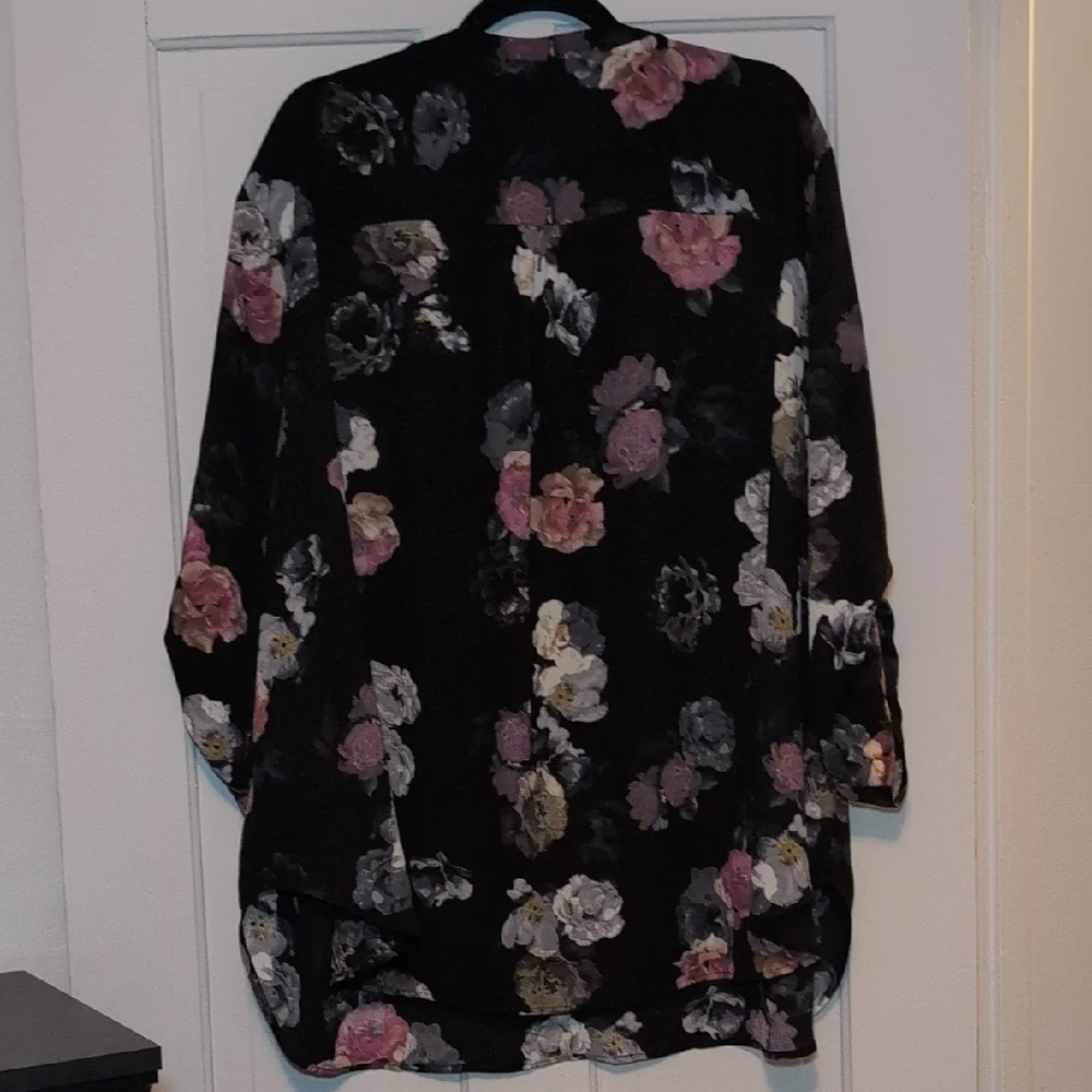 Floral Print Black Blouse - Picture 5 of 5